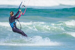 Desafía las olas con deportes acuáticos